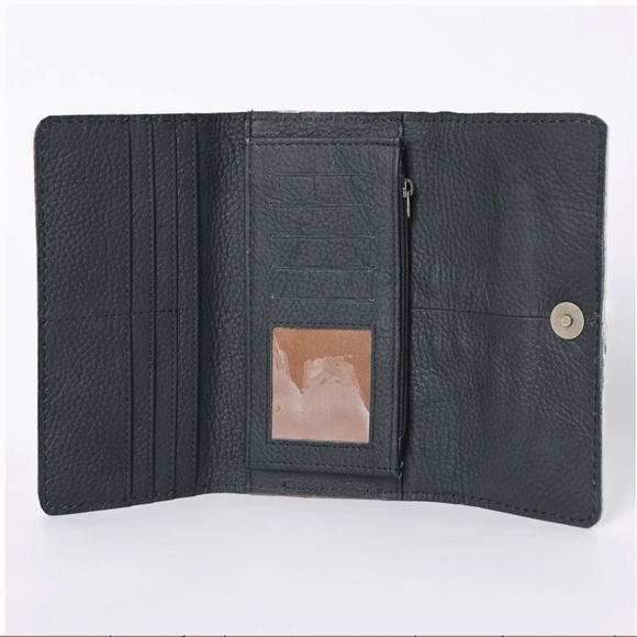 American Darling Detailed Hand tooled cowhide hair-on genuine leather wallet - Picture 4 of 5